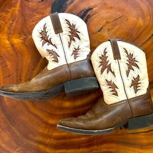 Women’s/Youth Ariat boots size US 4